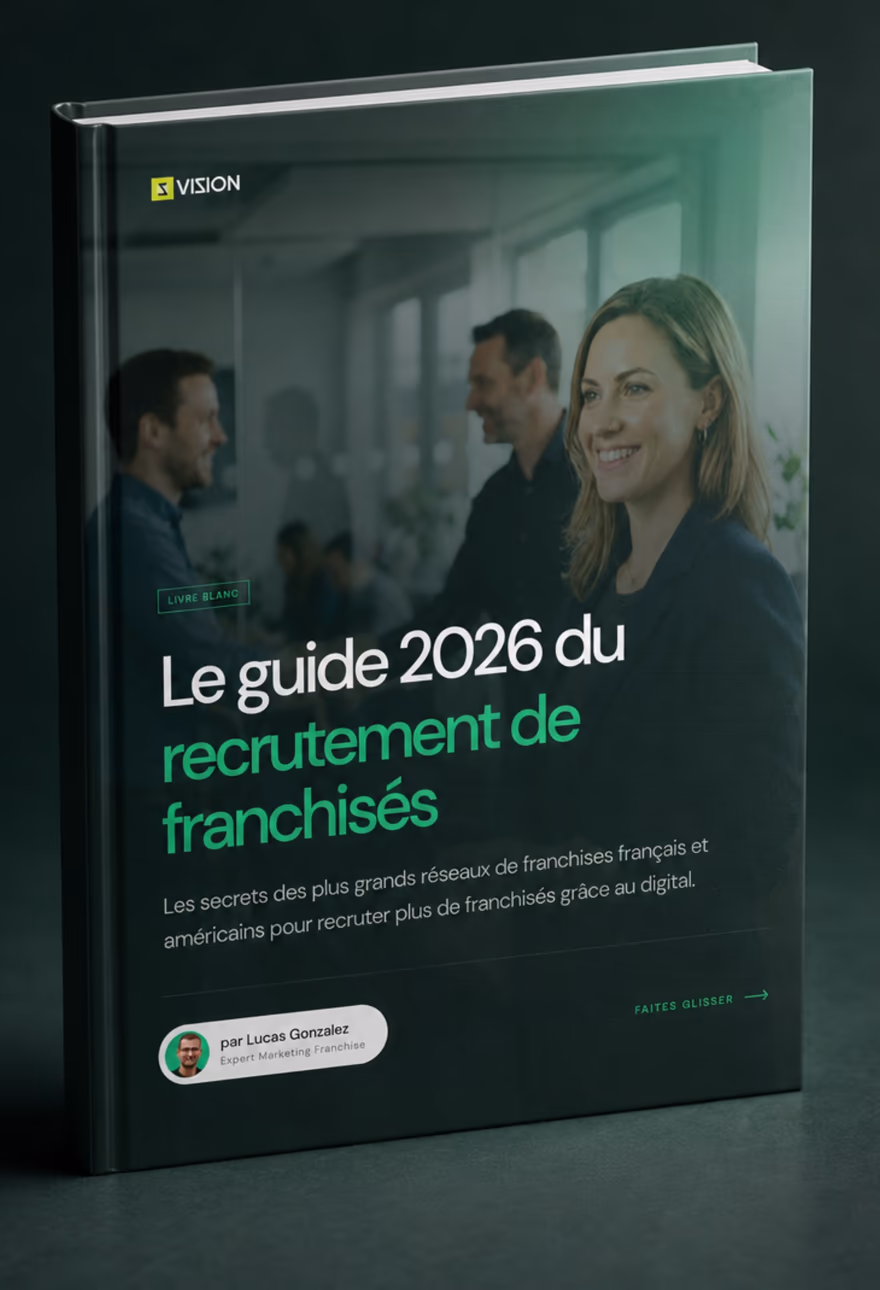 Le guide 2026 du recrutement de franchisés, un livre relié posé sur un fond sombre