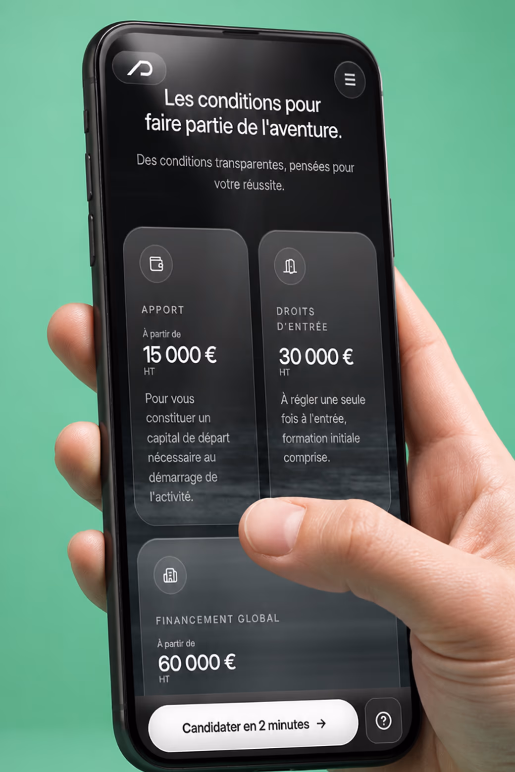 Une page intérieure du site web d'une franchise consultée sur un téléphone