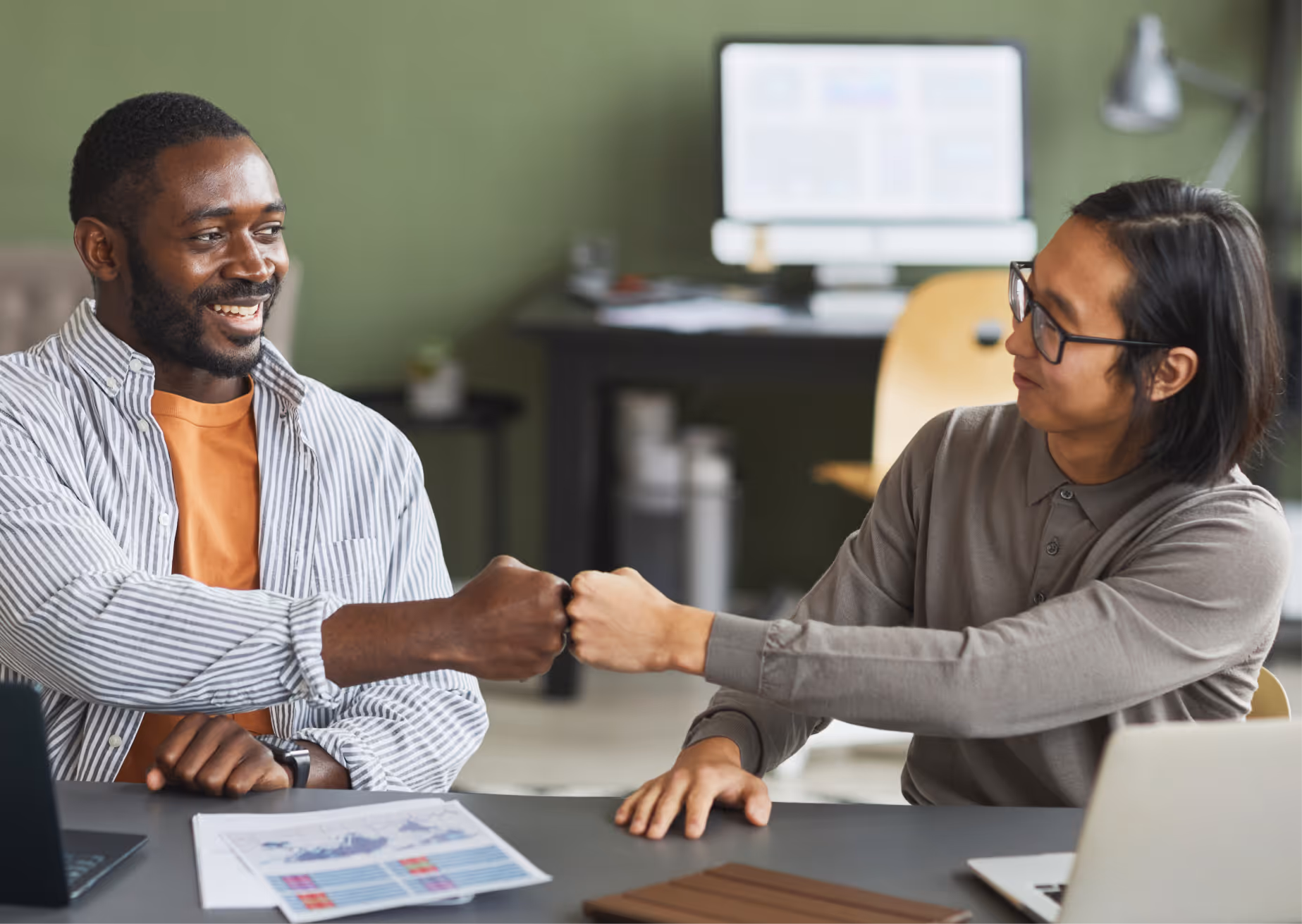 Créatifs Vizion en atelier de direction artistique avec un client B2B